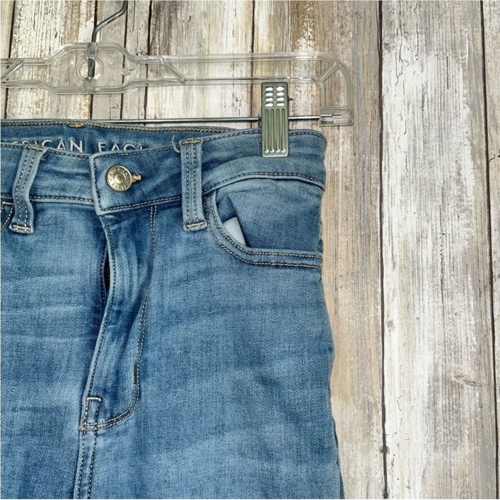 American Eagle Next Level Stretch Light Wash Super High Rise Jegging Short - Picture 3 of 8